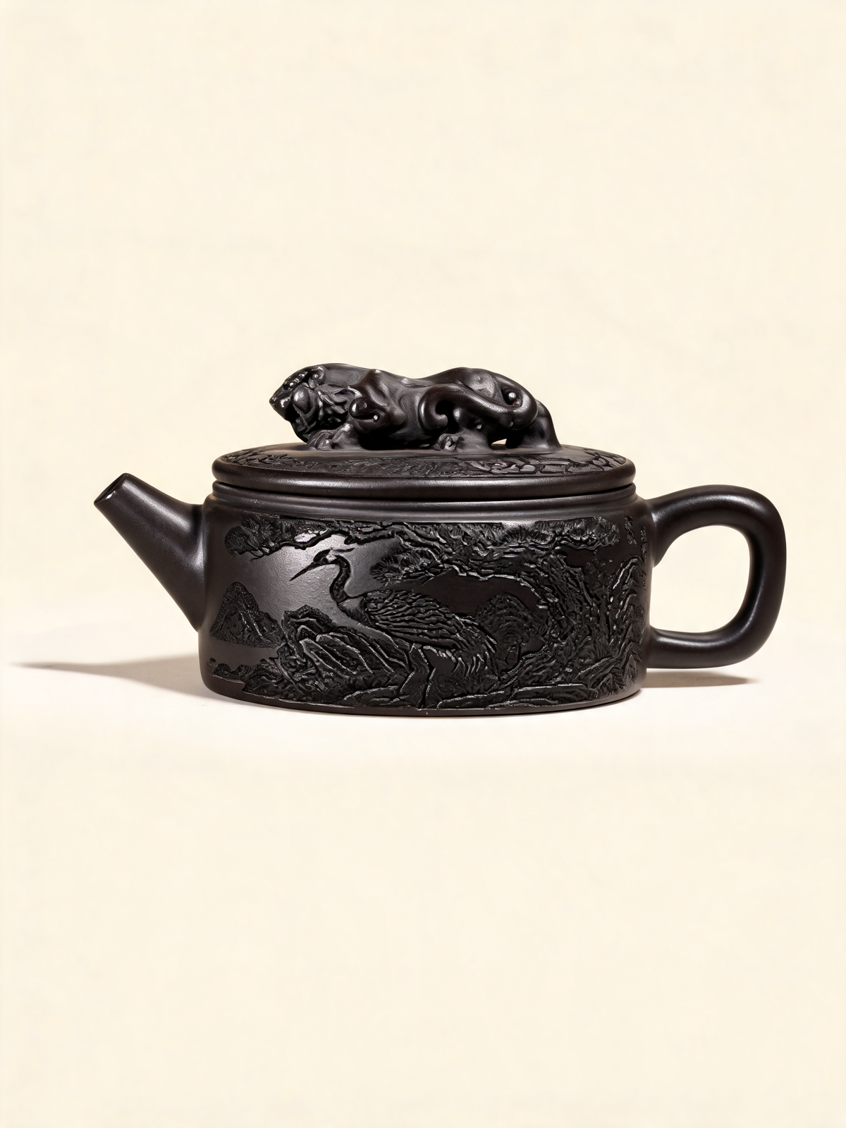 Han Wa Teapot in near black Shi Huang clay with sculpted tiger lid