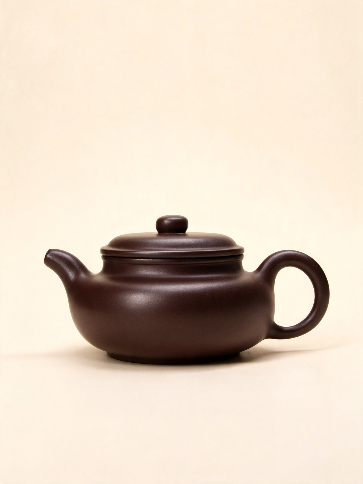 Hei Teapot in near black glossy zisha style clay