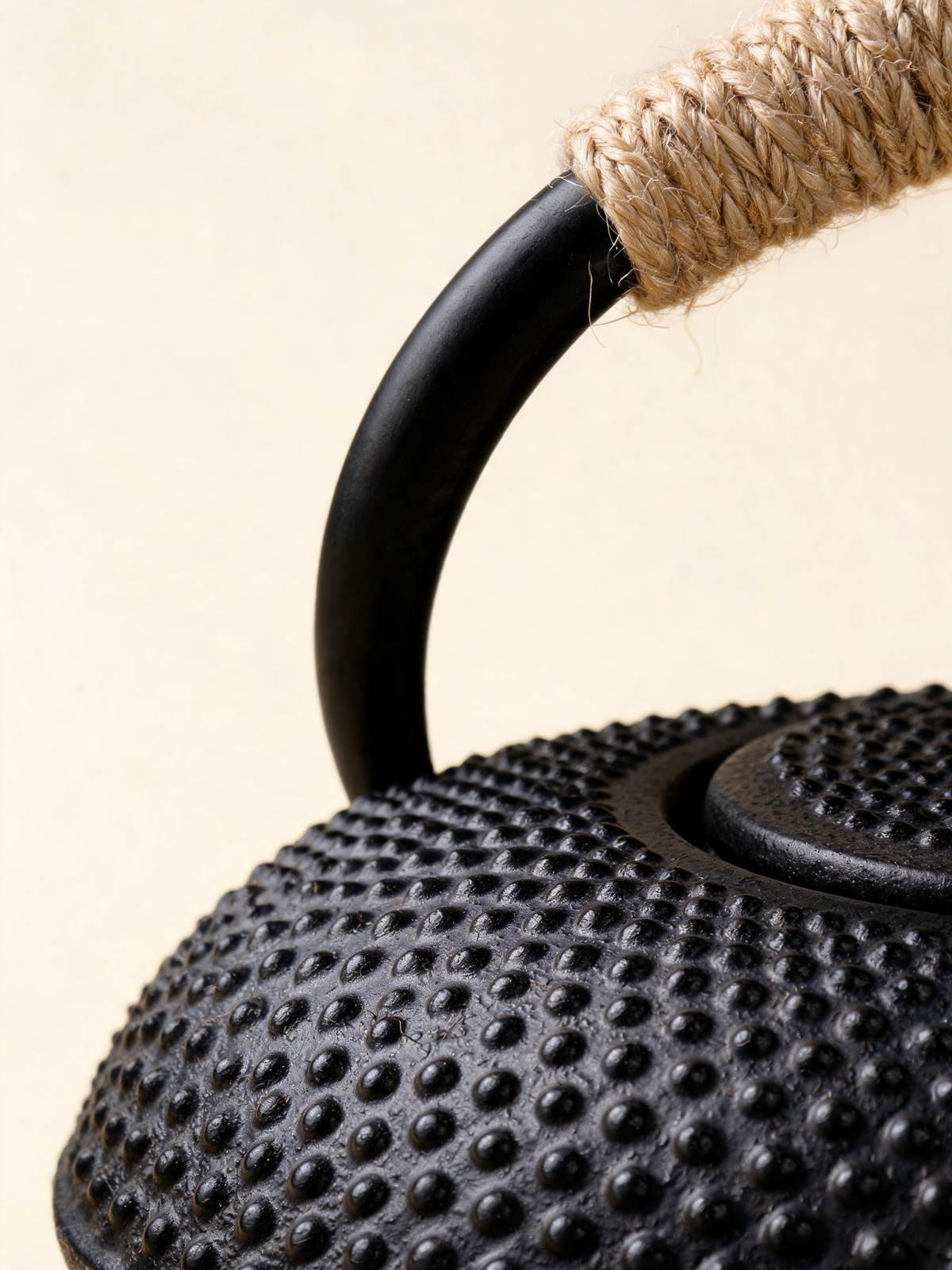 Hira teapot lid and handle detail
