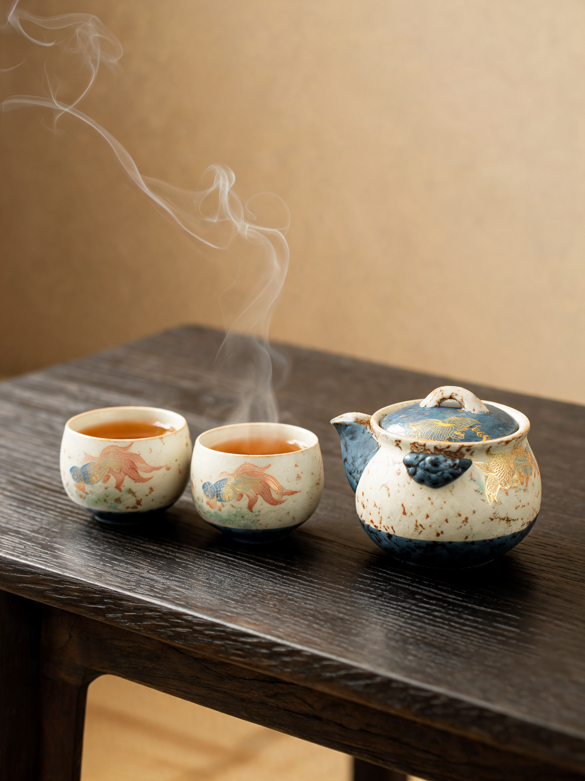Close-up of the gold accents on the Jinyu Mantang tea set