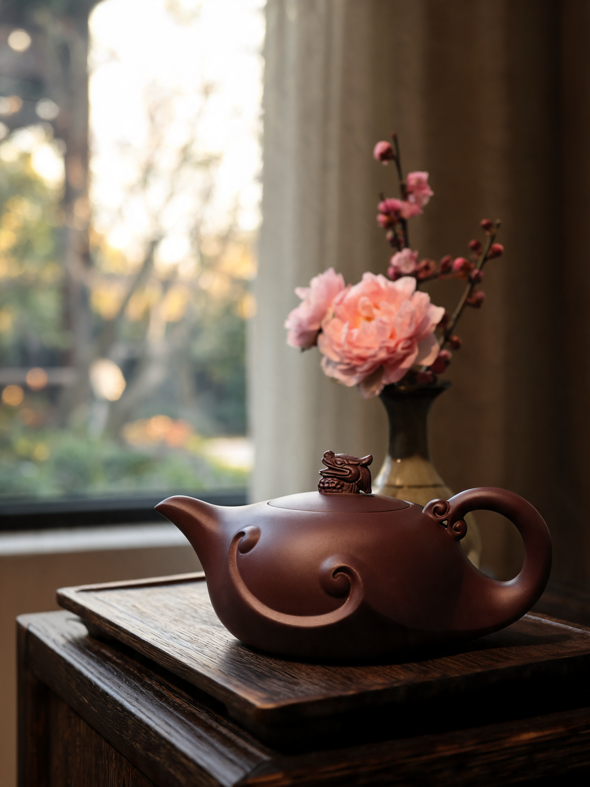 Long Ying Teapot carved dragon head knob and flat snap fit lid