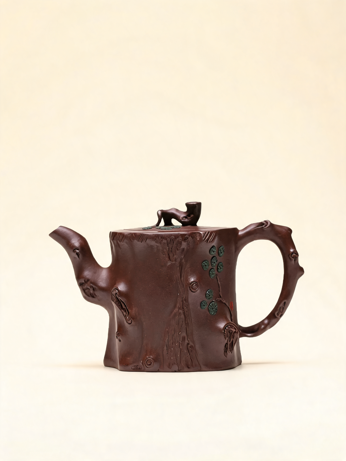 Shuzhuang sculptural teapot with tree trunk and climbing animal
