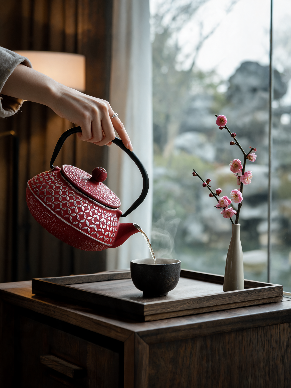 Deep vermilion cast iron body of the Tetsubin Vermillon Japanese style teapot