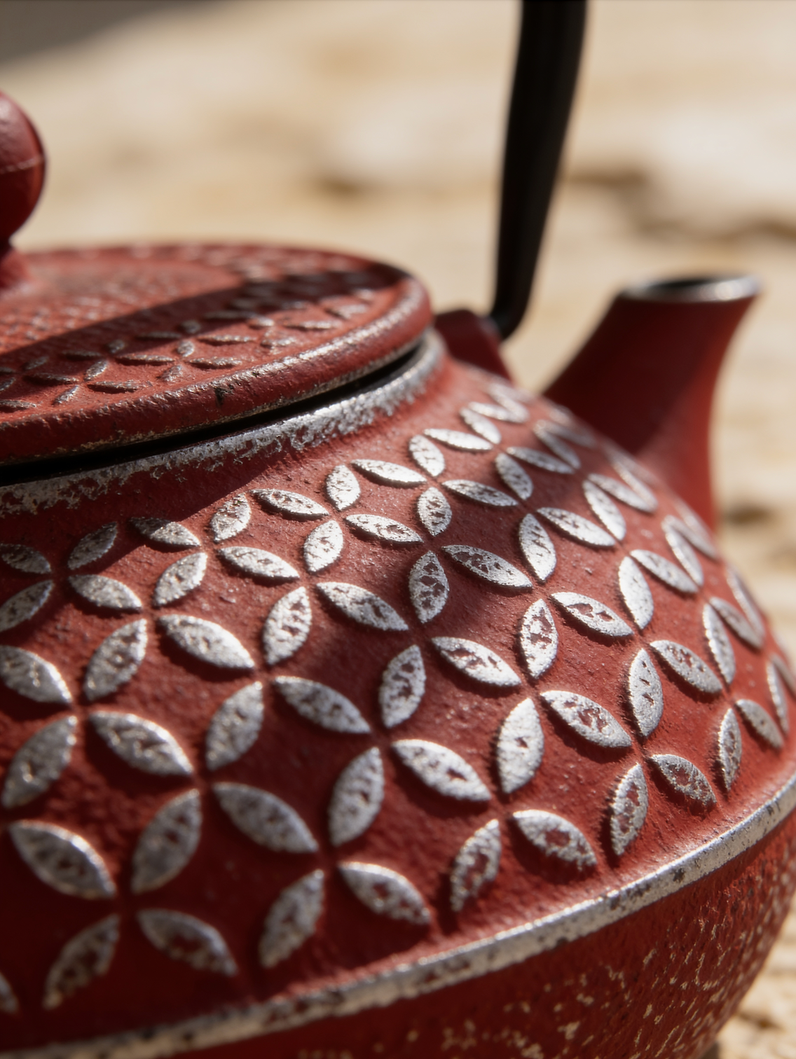 Tetsubin Vermillon cast iron teapot from the CHADAO tea collection