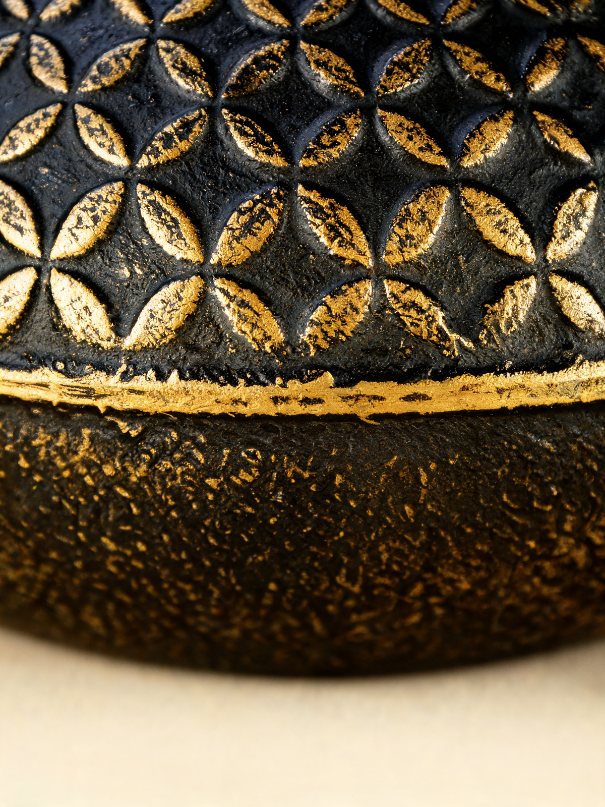 Yotsuba teapot matte black lower body and golden upper decoration