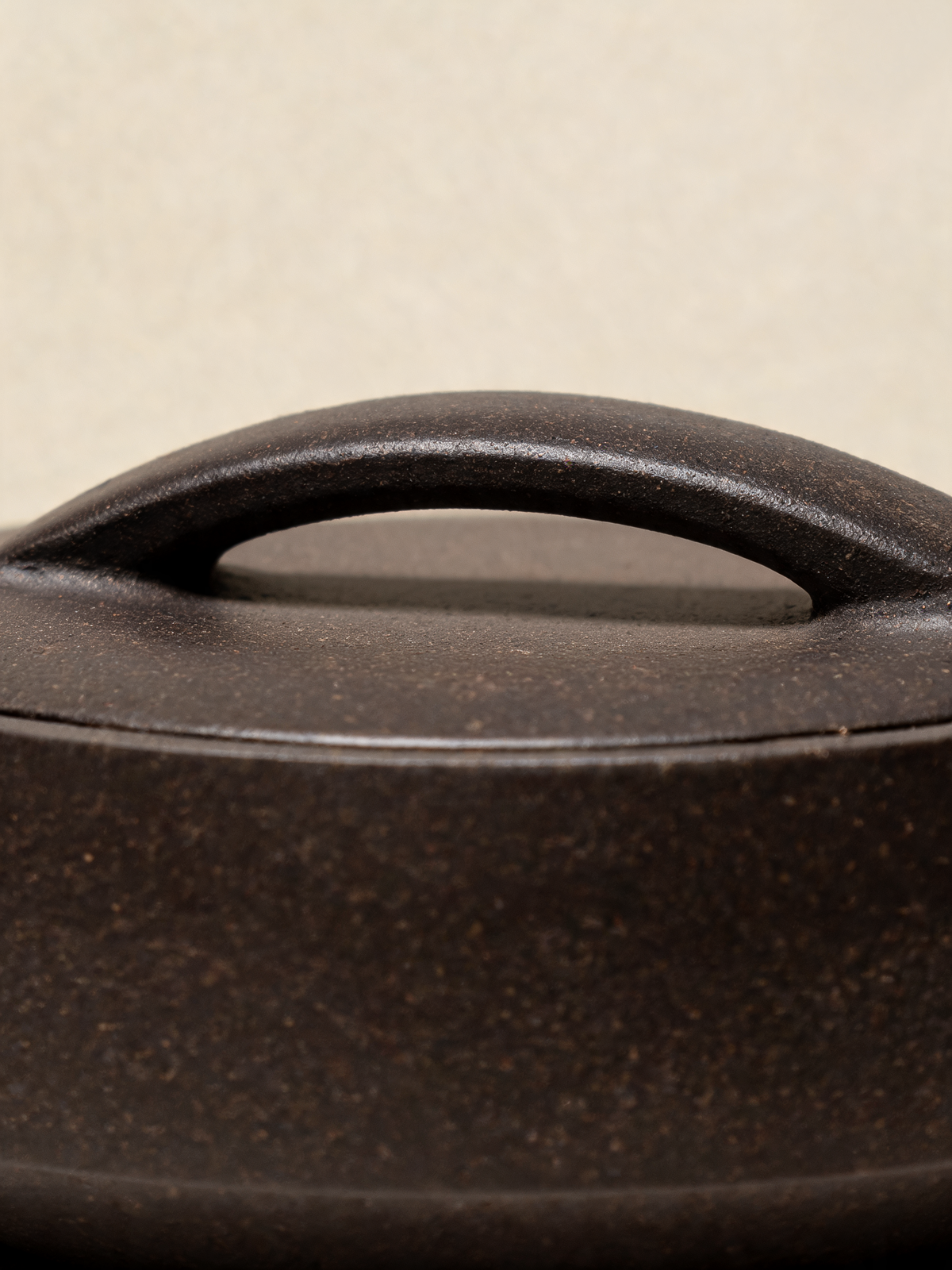 Zisha Ebony Yixing teapot lid and rounded clay body